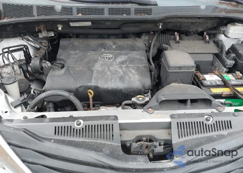 2011 Toyota Sienna Le V6 z USA, uszkodzony, nr VIN 5TDKK3DC2BS044879